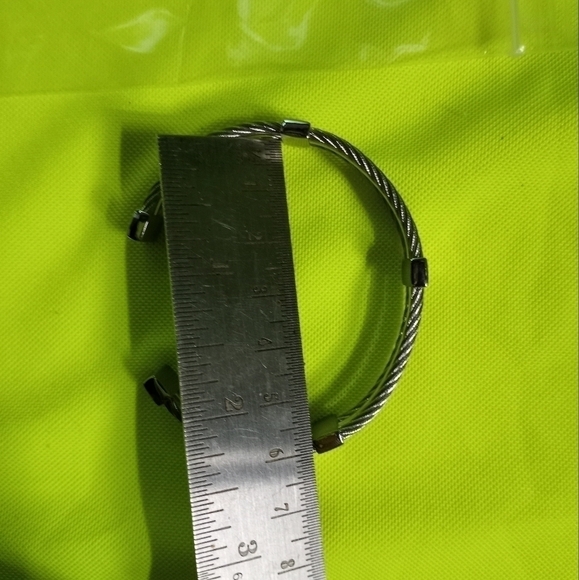 Stainless steel cable wire cuff bracelet - Picture 4 of 6